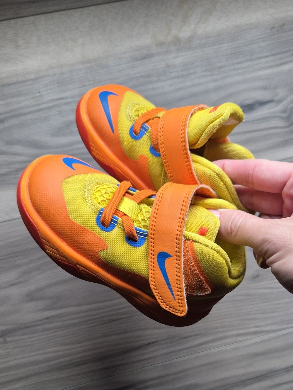 Nike Kids LeBron Zoom Shoes Soldier VIII Basketball Orange & Yellow Sneakers